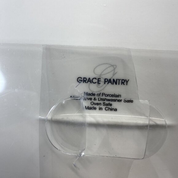 Grace Pantry Elegant Porcelain Christmas Baking Dish w/ Lid Poinsettia Design - Picture 9 of 9